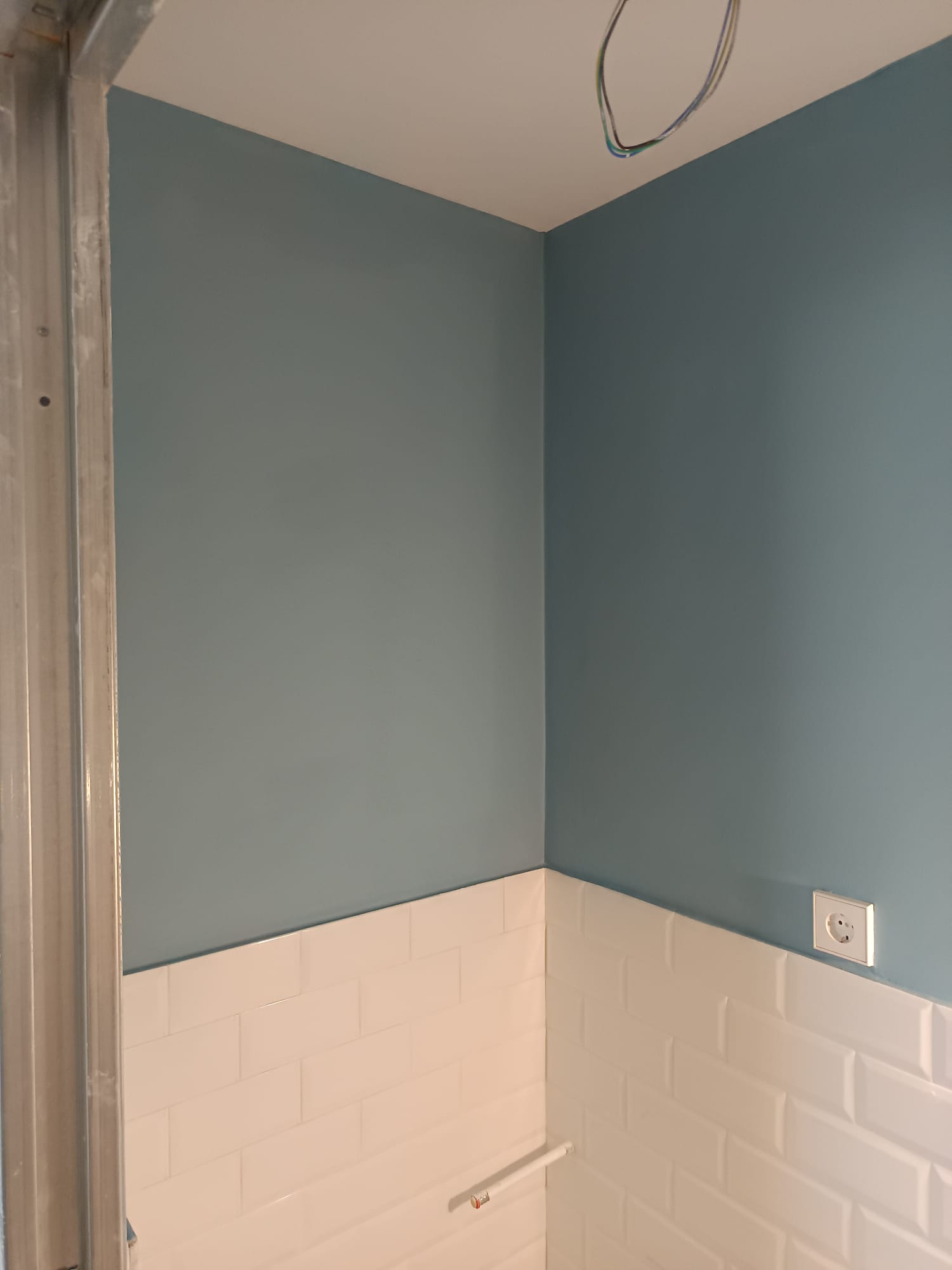 Cocina pintada en azul